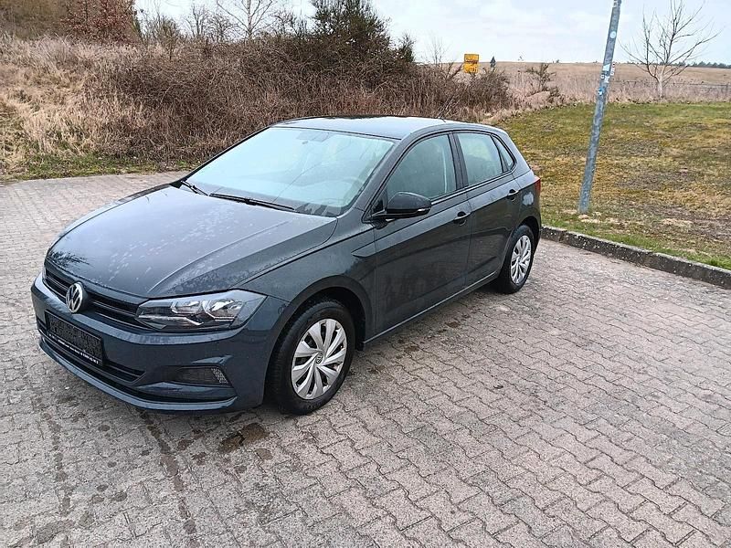 Gebraucht VW Polo 65 PS (47 kW) 2018 Grau Kleinwagen