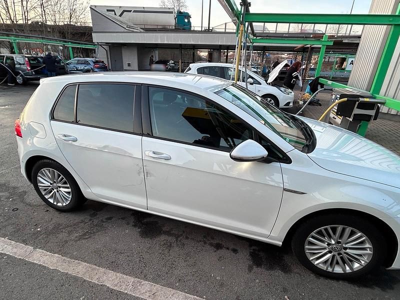 Gebraucht VW Golf VII 106 PS (77 kW) 2015 Weiß Limousine