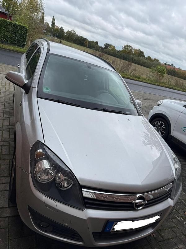 Silber Gebraucht 2005 Opel Astra Kombi | 2.400 € (Etwas zu teuer) - Bild 1/4