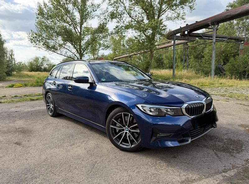 Blau Gebraucht 2019 BMW 330 Sport Line Kombi | 25.000 € (Superpreis) - Bild 1/4