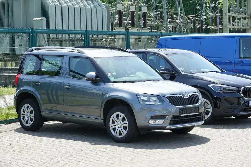Gebraucht Skoda Yeti Active 110 PS (80 kW) 2017 Grau SUV