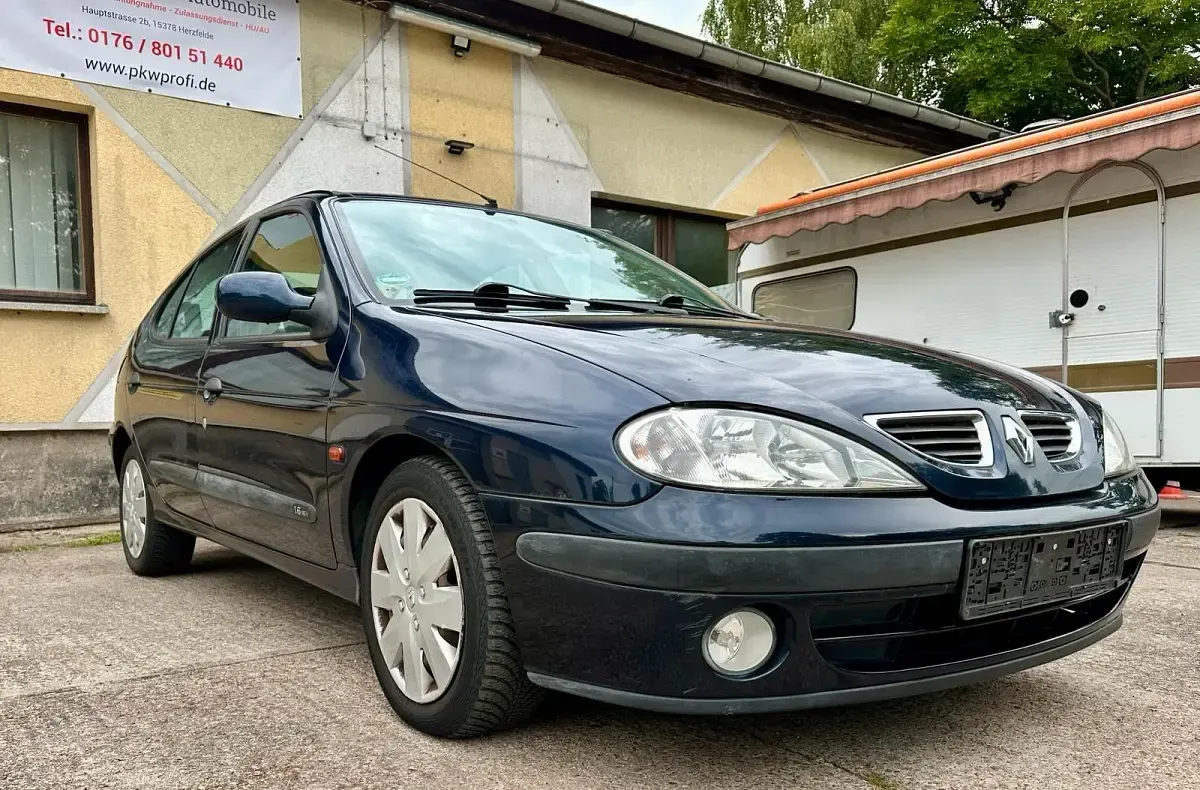 Gebraucht Renault Mégane 108 PS (79 kW) 2000 Blau Limousine