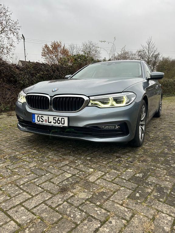 Blau Gebraucht 2018 BMW 530 Sport Line Kombi | 22.800 € (Superpreis) - Bild 1/4