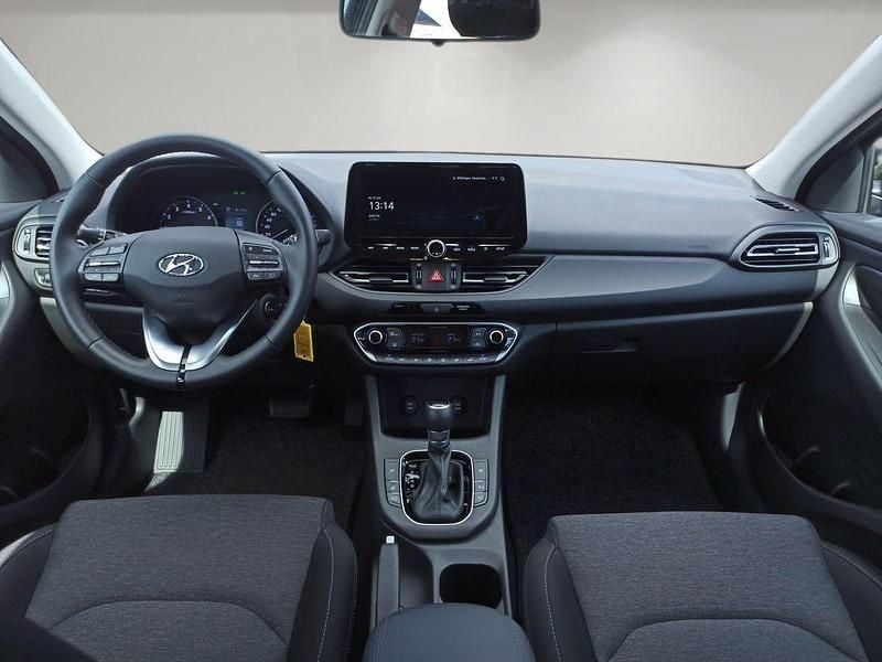 Gebraucht Hyundai i30 Trend 120 PS (88 kW) 2026 Abyss black