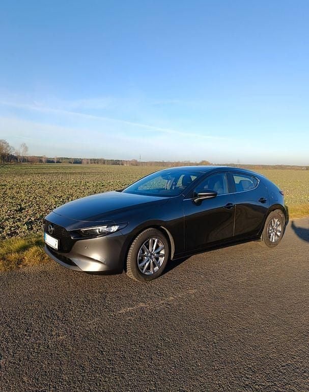 Grau Gebraucht 2022 Mazda 3 Selection Limousine | 22.400 € (Fairer Preis) - Bild 1/4