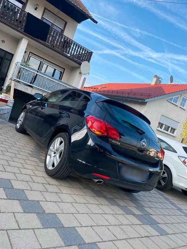 Gebraucht Opel Astra Design Edition 140 PS (102 kW) 2012 Schwarz Kombi