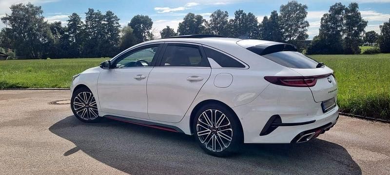 Weiß Gebraucht 2019 Kia ProCeed Kleinwagen | 23.300 € (Fairer Preis) - Bild 1/4