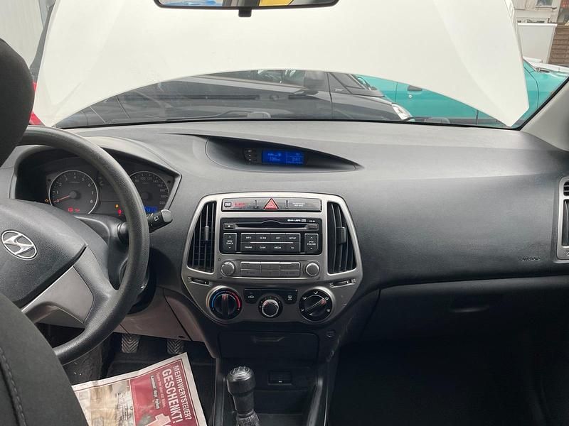 Gebraucht Hyundai i20 85 PS (62 kW) 2014 Weiß Kleinwagen