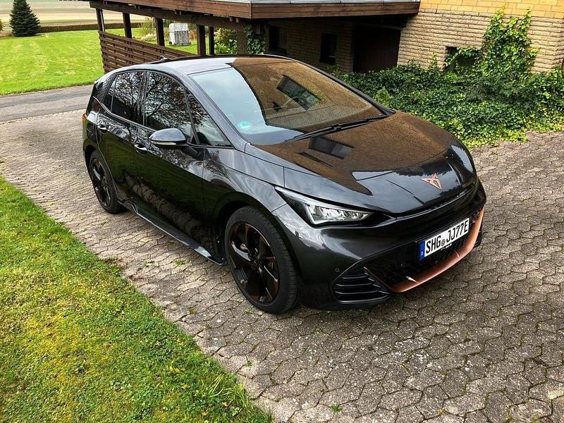Grau Gebraucht 2022 Cupra Born Kleinwagen | 25.700 € (Guter Preis) - Bild 1/4