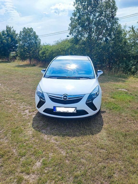 Weiß Gebraucht 2012 Opel Zafira Tourer Edition Van / Kleinbus | 5.000 € (Fairer Preis) - Bild 1/4