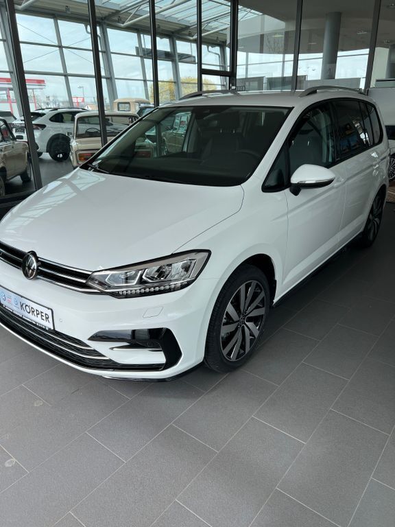 Gebraucht VW Touran Active 150 PS (110 kW) 2023 Weiß Van / Kleinbus
