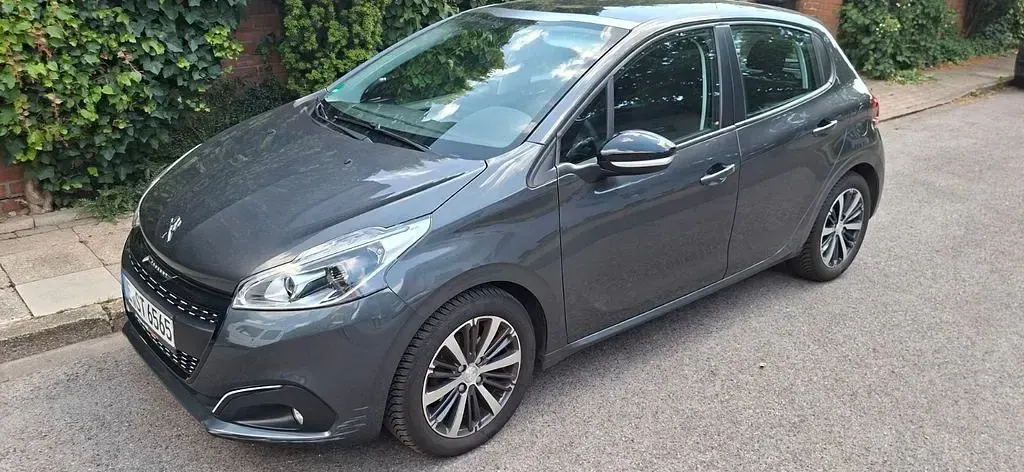 Gebraucht Peugeot 208 Style 83 PS (61 kW) 2017 Grau Kleinwagen
