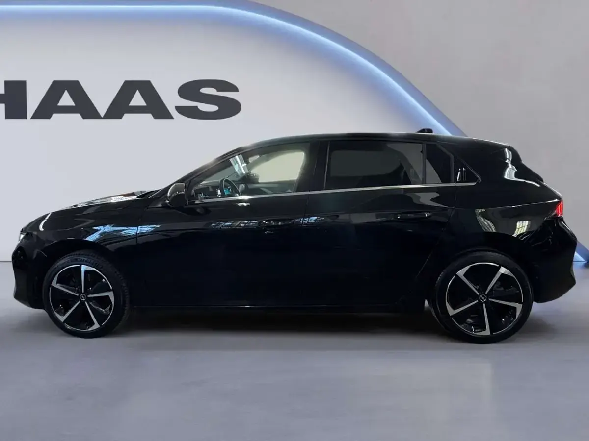 Usata Opel Astra Elegance 131 CV (96 kW) 2023 Nero Utilitaria