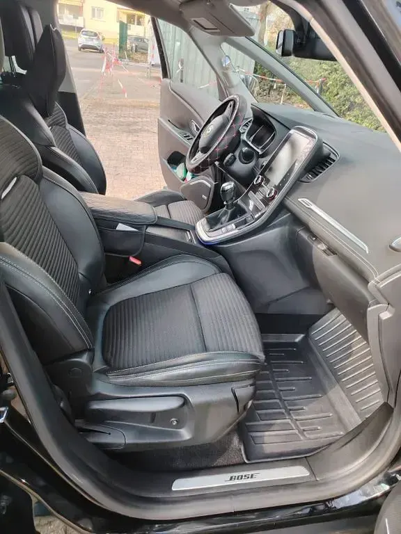 Gebraucht Renault Scénic IV Bose Edition 132 PS (97 kW) 2017 Schwarz Van / Kleinbus
