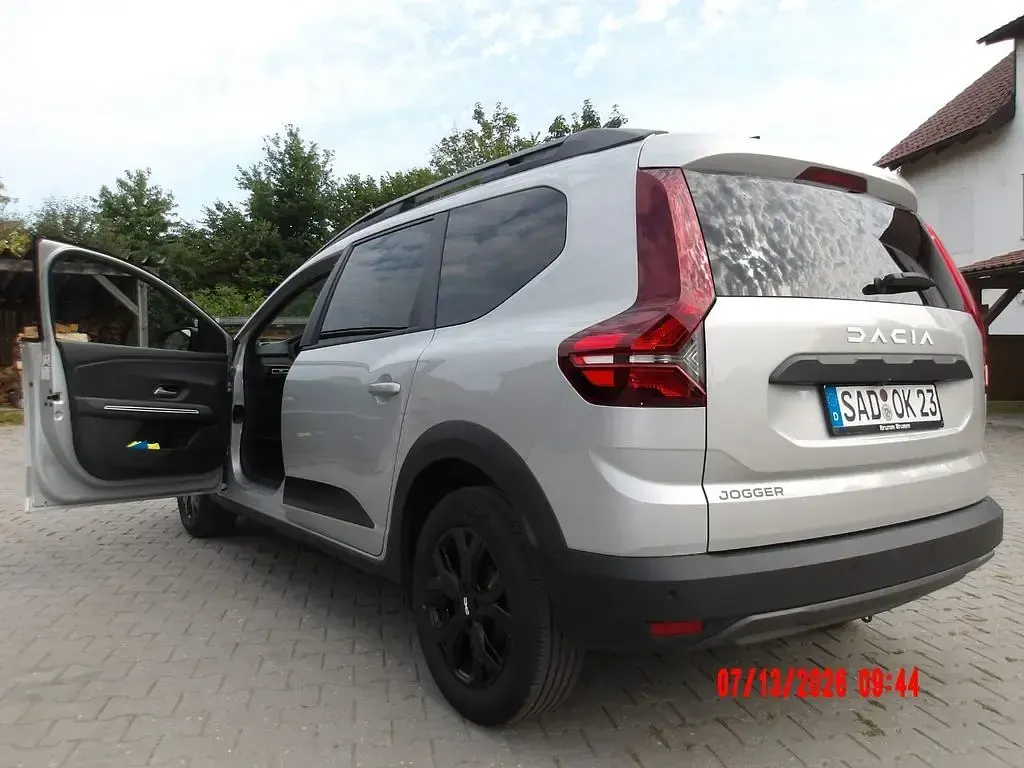 Gebraucht Dacia Jogger Extreme 110 PS (80 kW) 2023 Silber Van / Kleinbus