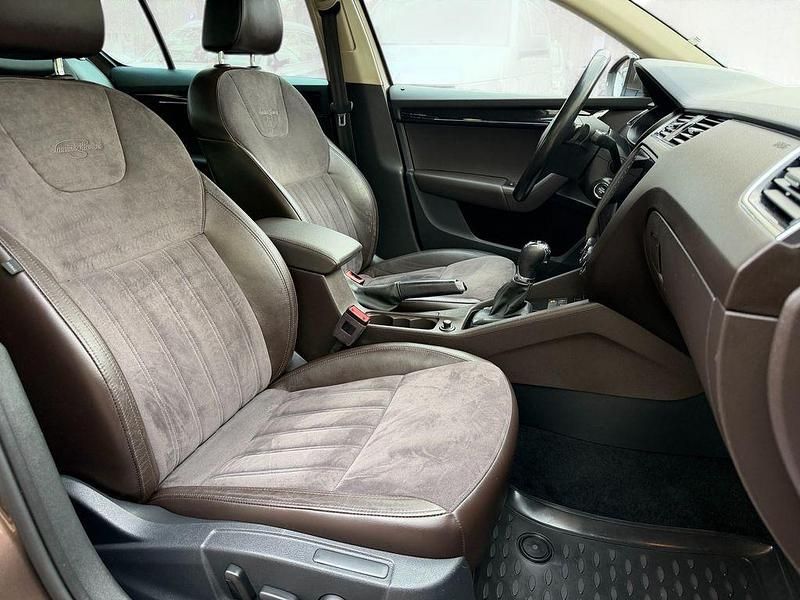 Gebraucht Skoda Octavia LAURIN & KLEMENT 184 PS (135 kW) 2018 Braun Limousine