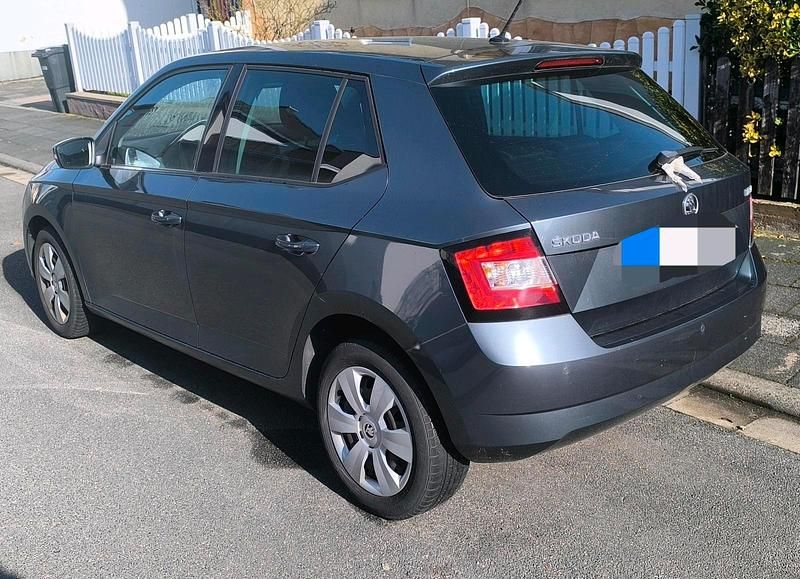 Gebraucht Skoda Fabia Ambition 90 PS (66 kW) 2017 Grau Limousine