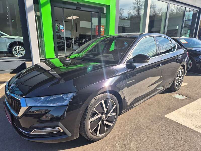 Black (metallic) Gebraucht 2020 Skoda Octavia First Edition Kleinwagen | 22.880 € (Fairer Preis) - Bild 1/4