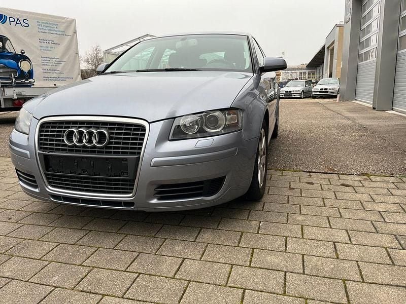 Silber Gebraucht 2004 Audi A3 Ambiente Limousine | 2.900 € (Superpreis) - Bild 1/4