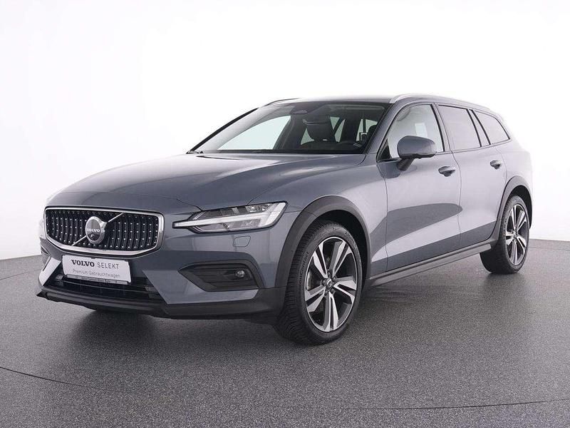 Gebraucht Volvo V60 CC Plus 197 PS (144 kW) 2023 Andere farbe Kombi