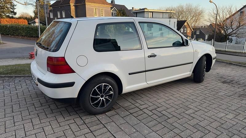 Gebraucht VW Golf IV 75 PS (55 kW) 2002 Weiß Limousine