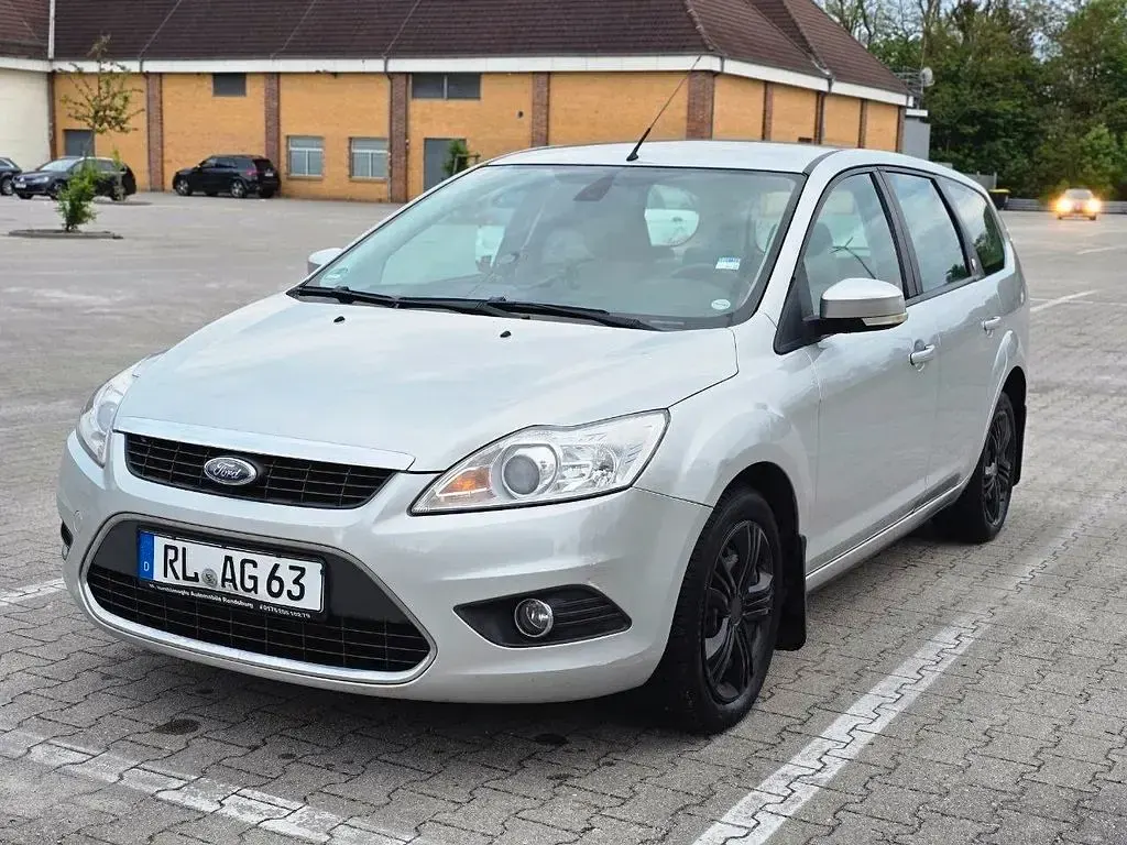 Gebraucht Ford Focus Style 145 PS (106 kW) 2008 Silber Limousine