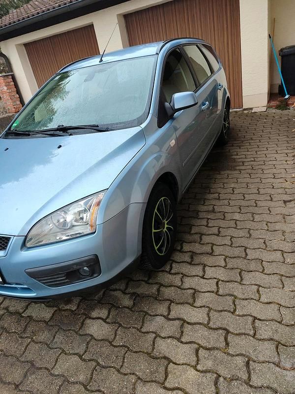 Gebraucht Ford Focus 108 PS (79 kW) 2007 Blau Kombi