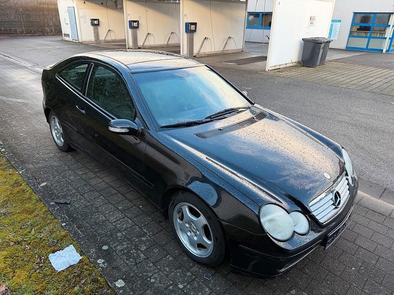 Gebraucht Mercedes C220 143 PS (105 kW) 2001 Schwarz Coupé