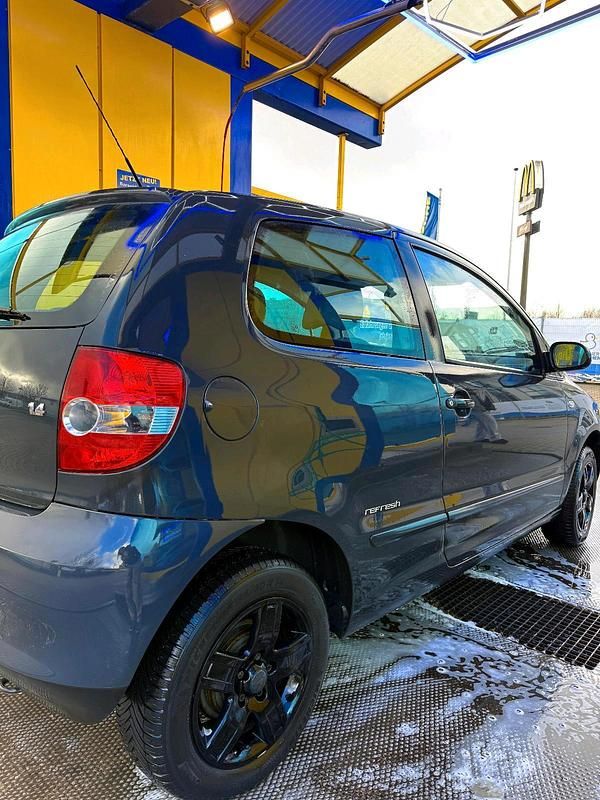 Gebraucht VW Fox Sound 75 PS (55 kW) 2010 Grau Kleinwagen