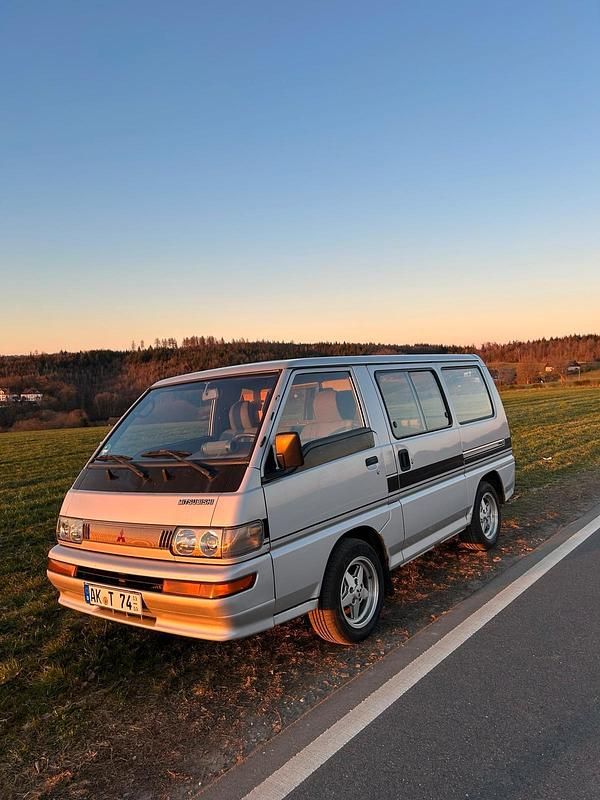 Silber Gebraucht 1991 Mitsubishi L Van / Kleinbus | 6.700 € - Bild 1/4