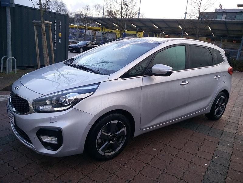 Silber Gebraucht 2018 Kia Carens Spirit Van / Kleinbus | 13.000 € (Fairer Preis) - Bild 1/4