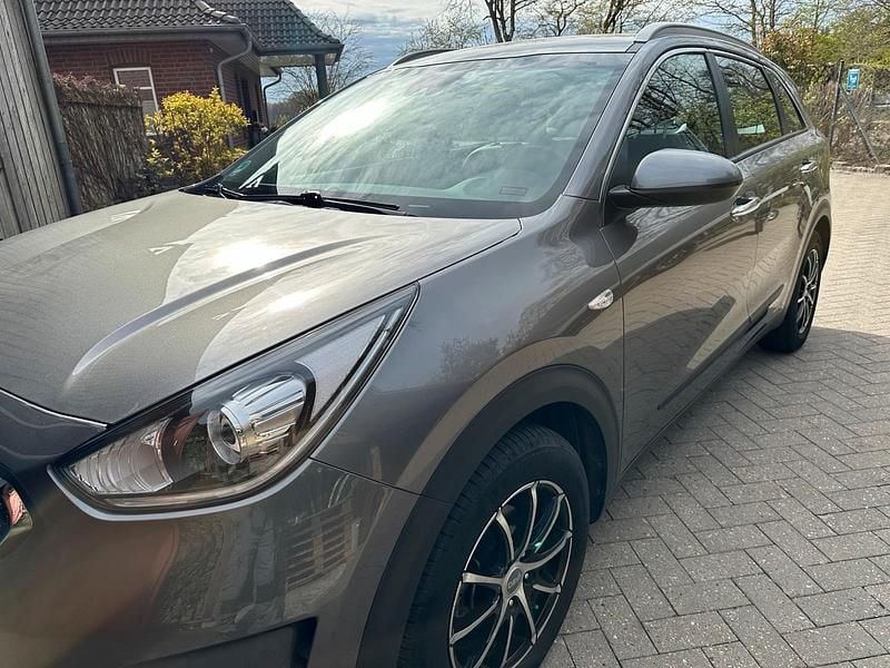 Gebraucht Kia Niro 141 PS (103 kW) 2018 Grau SUV