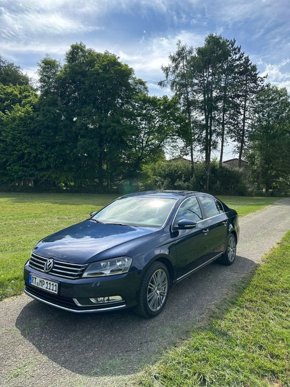 Blau Gebraucht 2014 VW Passat Trendline Limousine | 7.400 € (Superpreis) - Bild 1/4