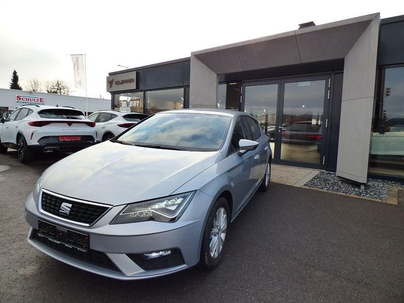 Silber Gebraucht 2018 Seat Leon Style Limousine | 12.880 € (Guter Preis) - Bild 1/4
