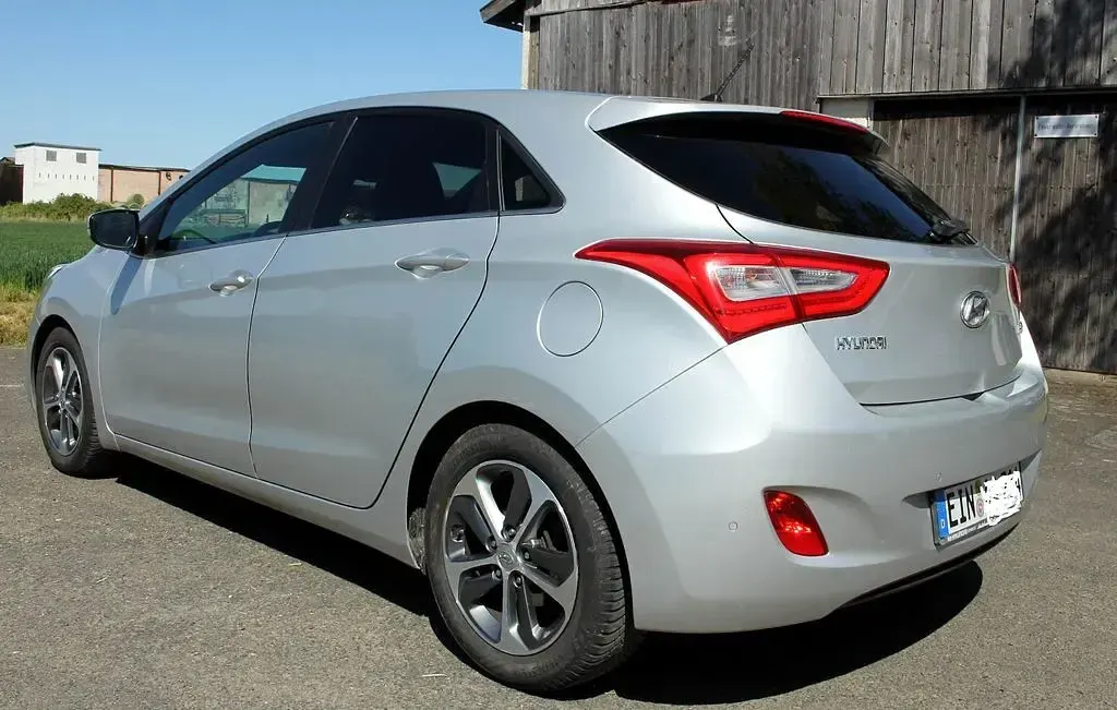 Gebraucht Hyundai i30 GO! 135 PS (99 kW) 2016 Silber Limousine