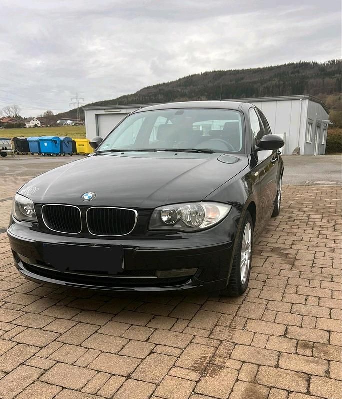 Gebraucht BMW 116 122 PS (89 kW) 2009 Schwarz Kleinwagen