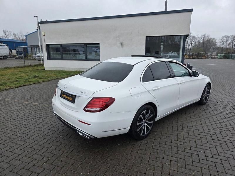 Gebraucht Mercedes E220 194 PS (142 kW) 2019 Weiß Limousine