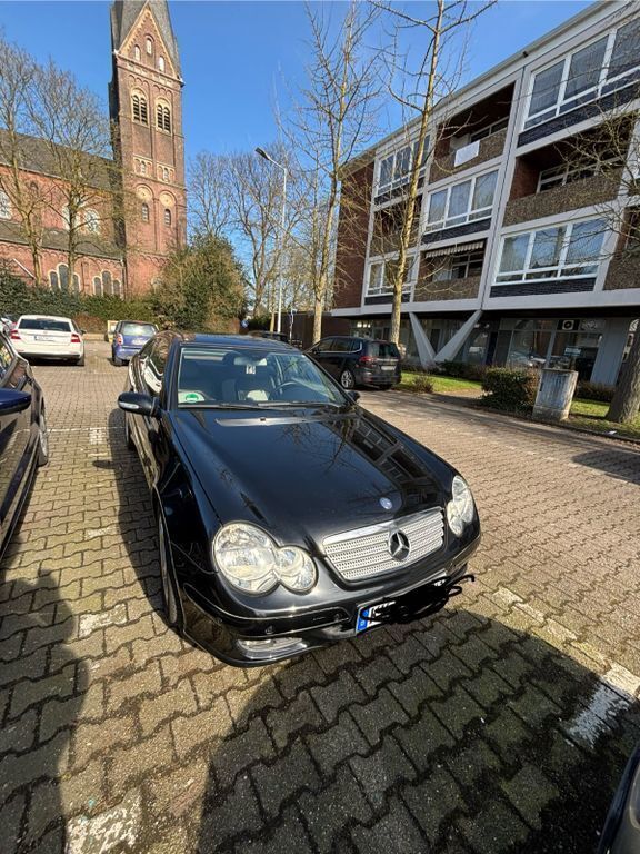 Schwarz Gebraucht 2005 Mercedes C200 Sport Edition Coupé | 4.100 € (Fairer Preis) - Bild 1/4