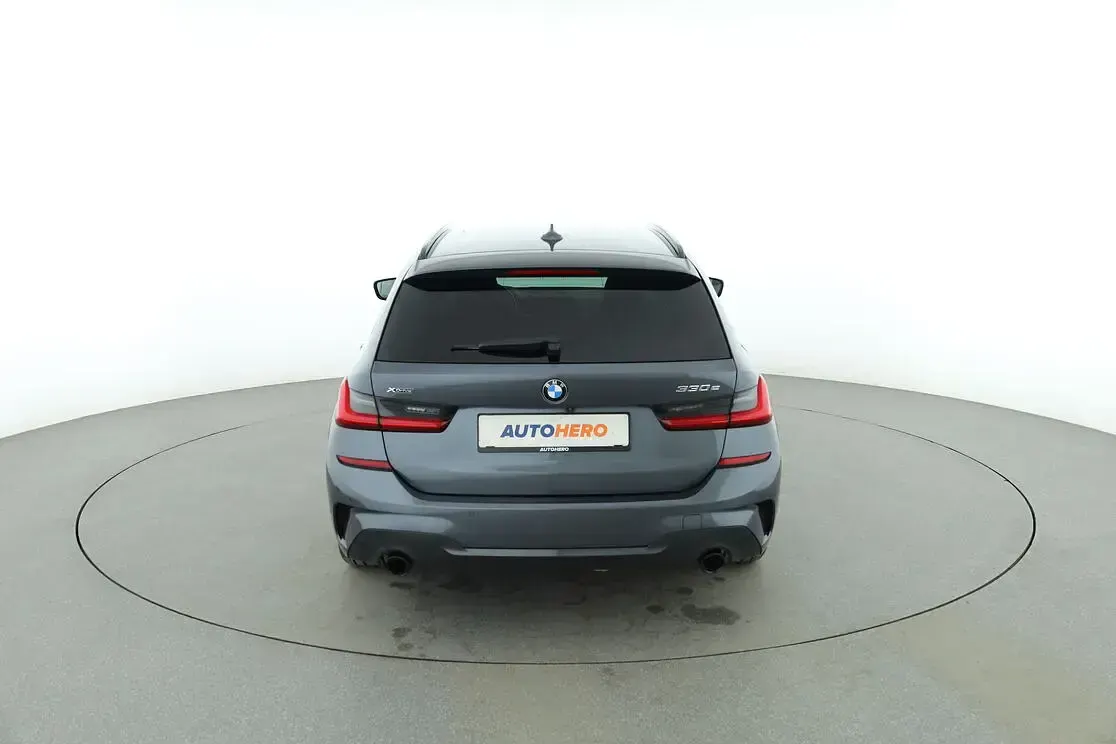 Gebraucht BMW 330e M Sport 113 PS (83 kW) 2021 Grau Kombi