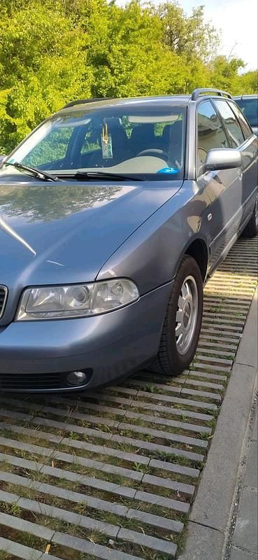 Second-hand Audi A4 105 CP (77 kW) 2000 Gri Break