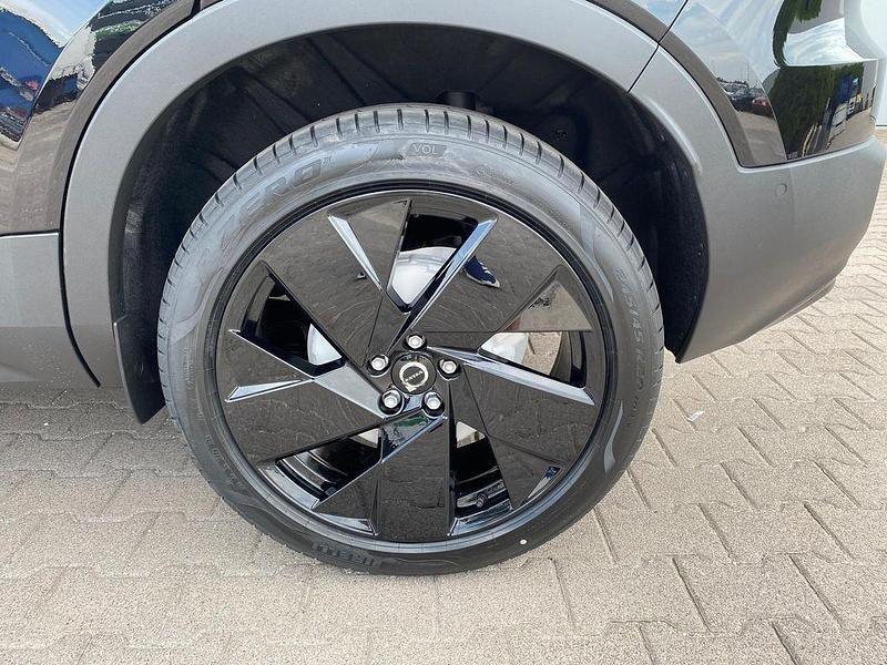 Gebraucht Volvo XC40 Plus 163 PS (119 kW) 2025 Onyx black SUV