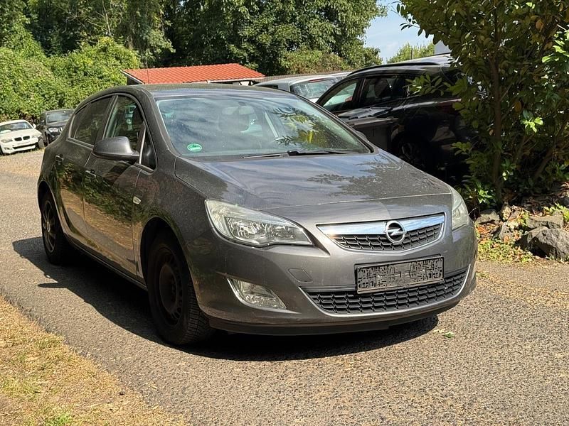 Grau Gebraucht 2011 Opel Astra Limousine | 2.999 € (Superpreis) - Bild 1/2