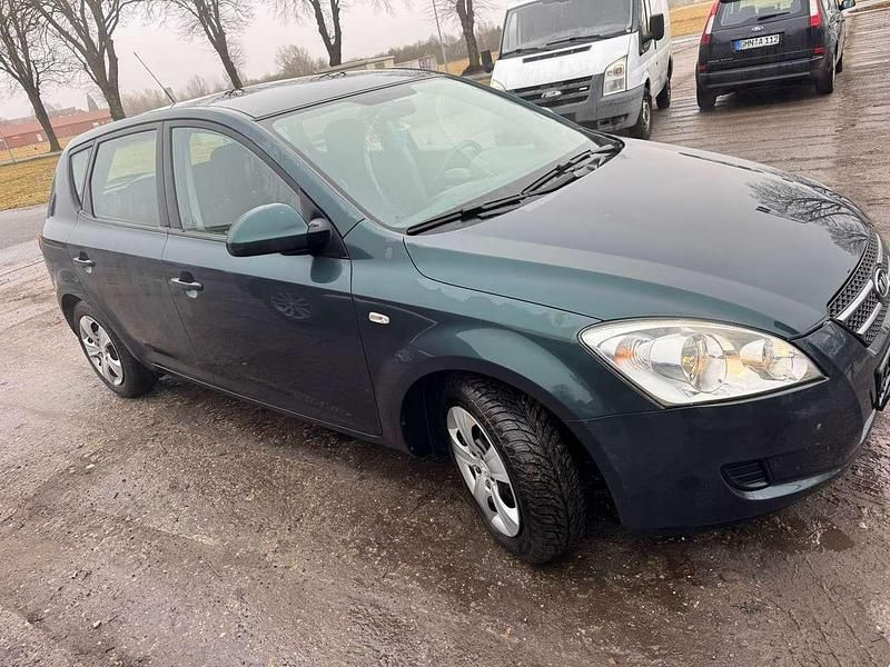 Gebraucht Kia Ceed LX 109 PS (80 kW) 2008 Yorkshiregrün met. Kleinwagen