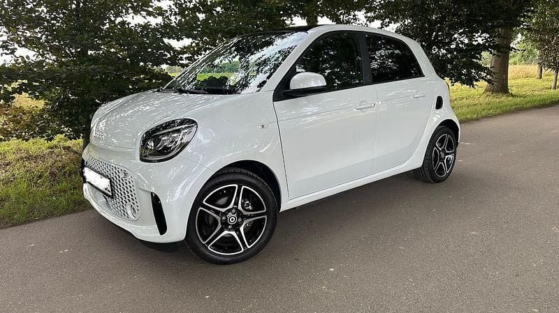Weiß Gebraucht 2020 Smart ForFour Electric Drive Limousine | 9.990 € (Guter Preis) - Bild 1/4