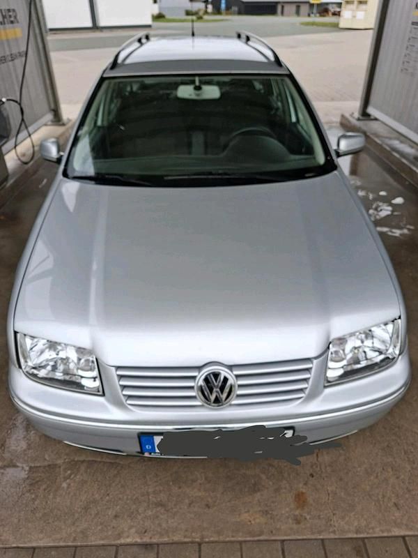 Grau Gebraucht 2002 VW Bora Limousine | 1.600 € (Superpreis) - Bild 1/4