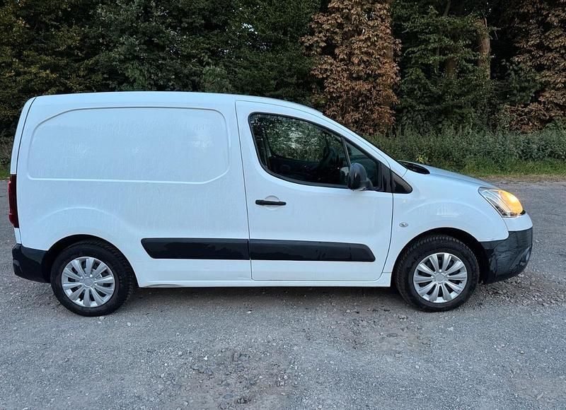 Weiß Gebraucht 2012 Citroën Berlingo Van / Kleinbus | 6.000 € - Bild 1/4