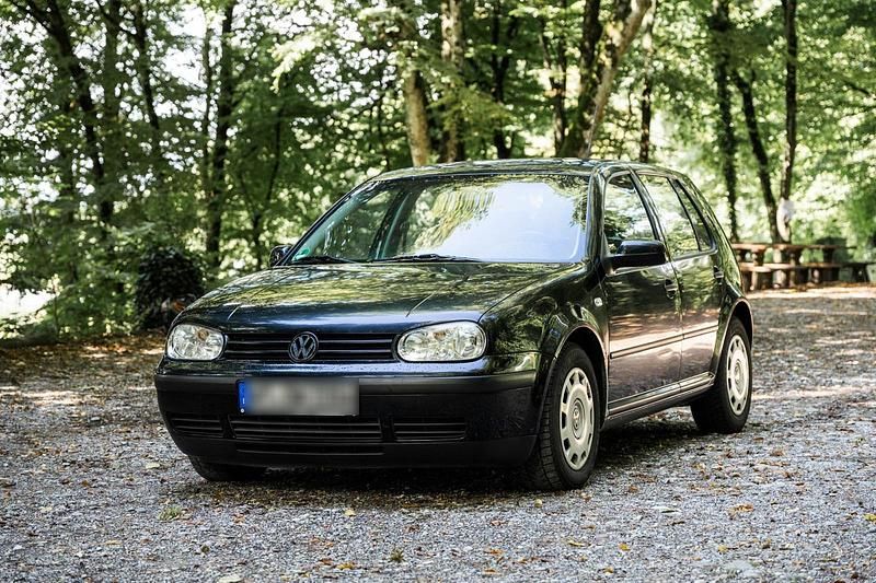 Schwarz Gebraucht 2002 VW Golf IV Kleinwagen | 500 € (Superpreis) - Bild 1/4