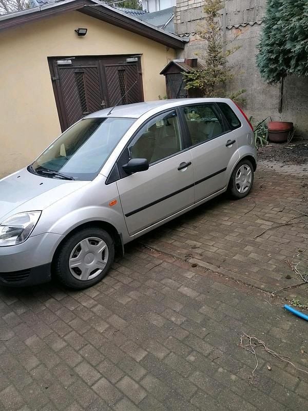 Gebraucht Ford Fiesta 60 PS (44 kW) 2002 Silber Kleinwagen
