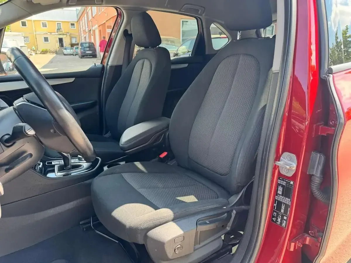 Używany BMW 220 Advantage 190 KM (139 kW) 2018 Czerwony Sedan/Limuzyna