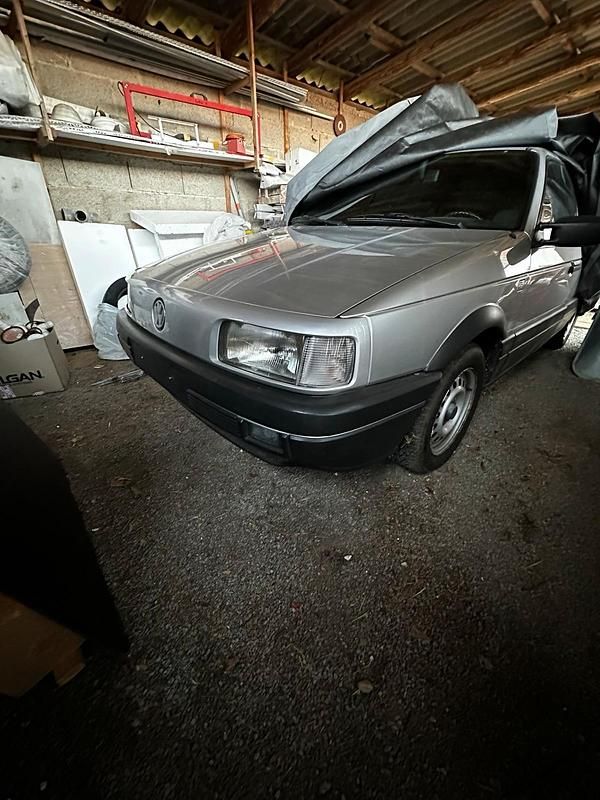 Silber Gebraucht 1990 VW Passat GT Limousine | 4.200 € - Bild 1/4